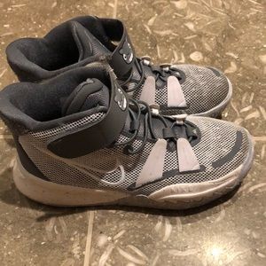 Boys kyrie basketball shoes